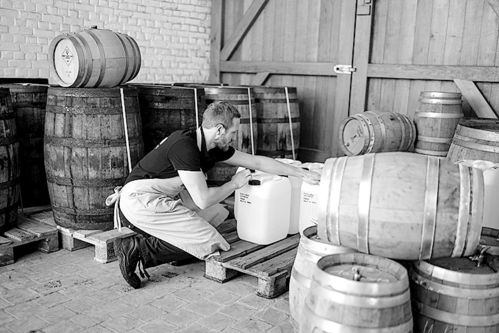 為應(yīng)對(duì)醫(yī)療用品需求 比利時(shí)啤酒廠轉(zhuǎn)產(chǎn)醫(yī)用酒精